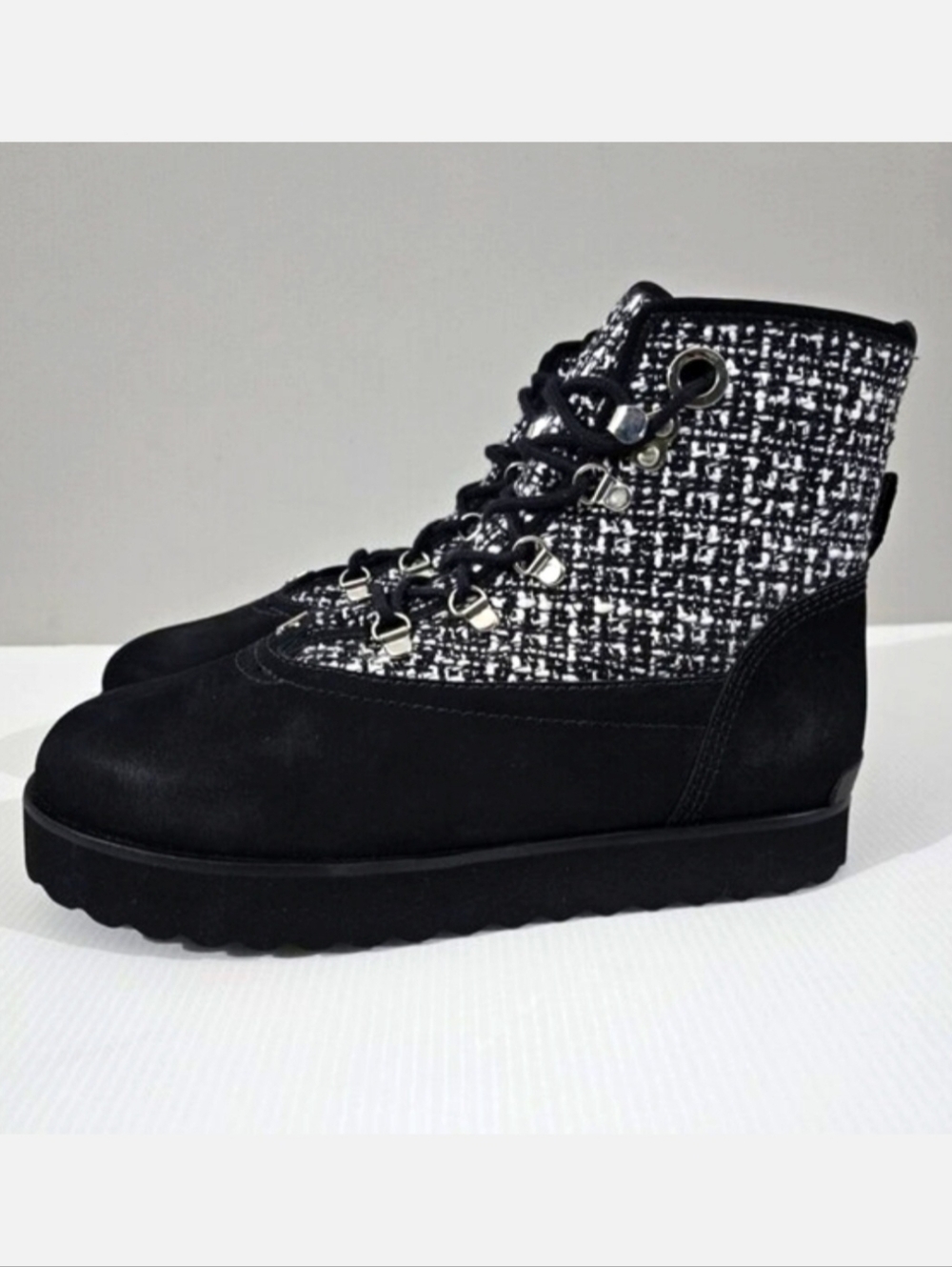 Larroude Vail Ankle Bootie Womens 9 Black White Tweed Leather Cozy Winter NEW